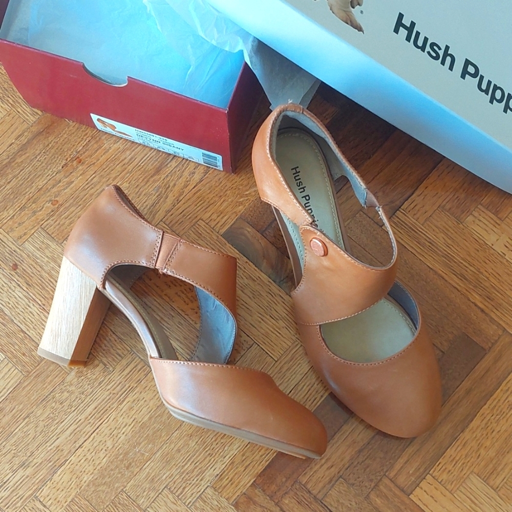 NIB women's Hush puppies tan leather pumps